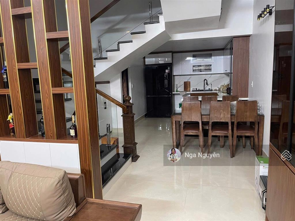 Nhà 73.5m2 x 4 tầng có sân cổng riêng mặt ngõ oto đỗ cửa 24/24 tại thiên lôi ngay sát aeon mall