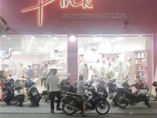 Cho thuê nhà phố làm mặt bằng kinh doanh trung tâm dĩ an  vị trí vàng ngay nhà thờ giáo xứ!