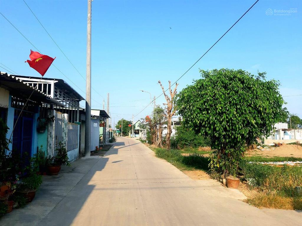 Chính chủ gửi 300m2 đất thổ, sổ hồng riêng, mặt tiền đường, giá rẻ, kết nối tphcm chỉ 30p