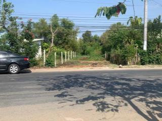 Chính chủ gửi mảnh đất thổ mặt tiền đường đt835b, giá rẻ, sổ hồng riêng, dân cư đông
