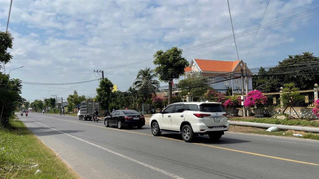 Chính chủ gửi bán đất thổ, mặt tiền quốc lộ 50, giá rẻ, sổ hồng riêng