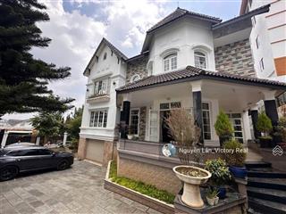 Hạ 27 tỷ xuống 21 tỷ bán gấp trước tết căn villa sân vườn 434m2 view tuyệt đẹp.