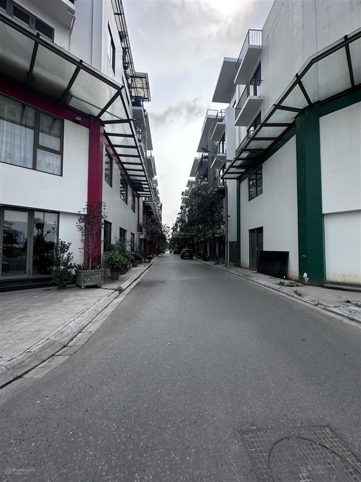 Bán 5 căn 93.2m2 130m2 giá 27 tỷ 110m. cần bán gấp giá cực tốt lô góc cần thanh khoản nhanh