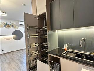 Chính chủ chuyển công việc cần bán căn hộ 3pn đầy đủ nội thất cao cấp.  0909 086 *** xem nhà.