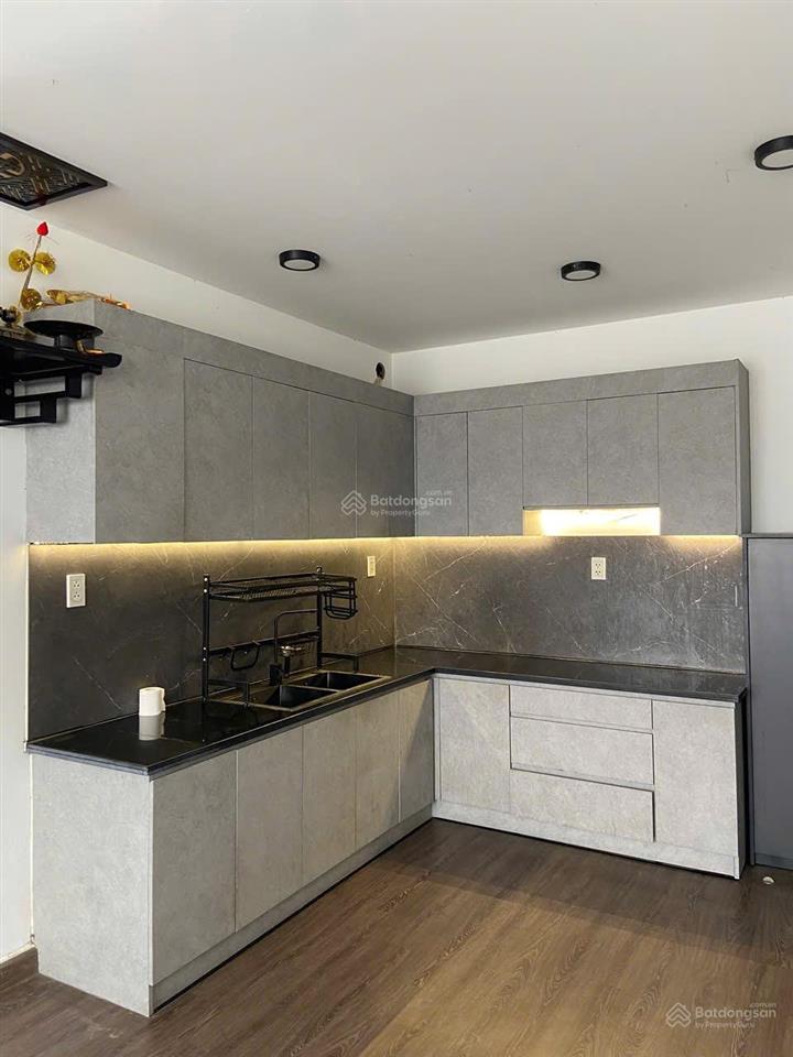 Căn góc 3 phòng ngủ cần bán, có nội thất, nhà mới và sạch sẽ,  xem nhà 0909 086 ***