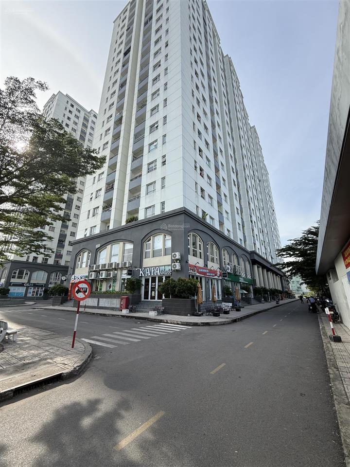 Căn góc 3 phòng ngủ cần bán, có nội thất, nhà mới và sạch sẽ,  xem nhà 0909 086 ***