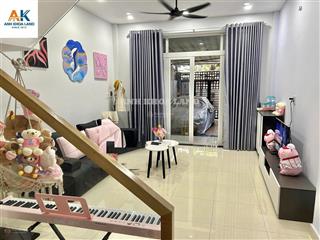 Bán gấp nhà 2 tầng 97m2, đường nhựa đs8, tam phú, xe hơi đậu trong nhà, hoàn công chuẩn