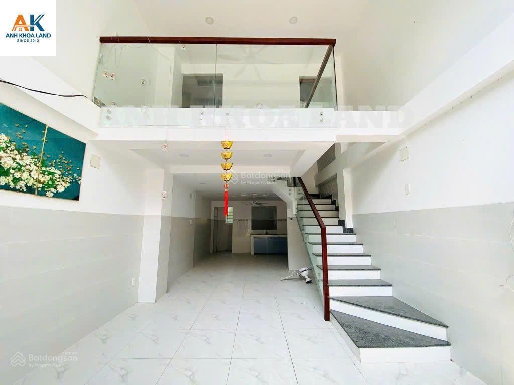 Hơn 6 tỷ sở hữu nhà 3 tầng mới tinh  ngay chợ thủ đức phạm văn đồng ô tô ngủ trong nhà