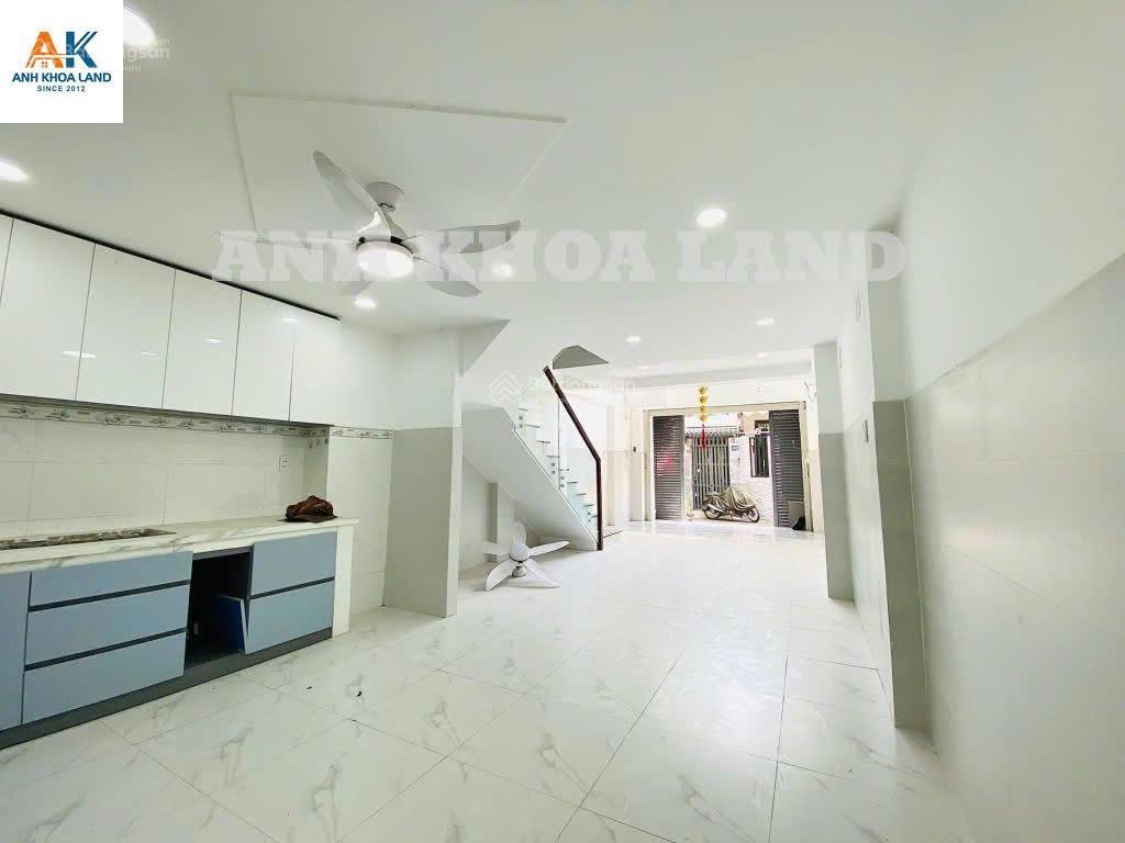 Hơn 6 tỷ sở hữu nhà 3 tầng mới tinh  ngay chợ thủ đức phạm văn đồng ô tô ngủ trong nhà