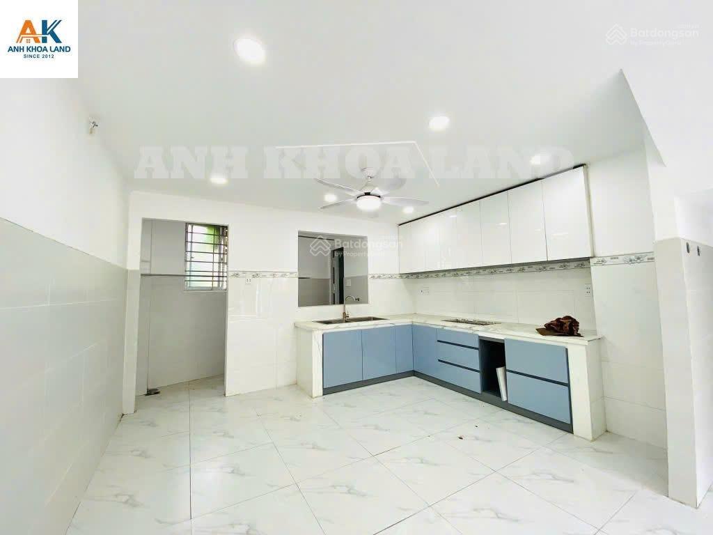 Hơn 6 tỷ sở hữu nhà 3 tầng mới tinh  ngay chợ thủ đức phạm văn đồng ô tô ngủ trong nhà