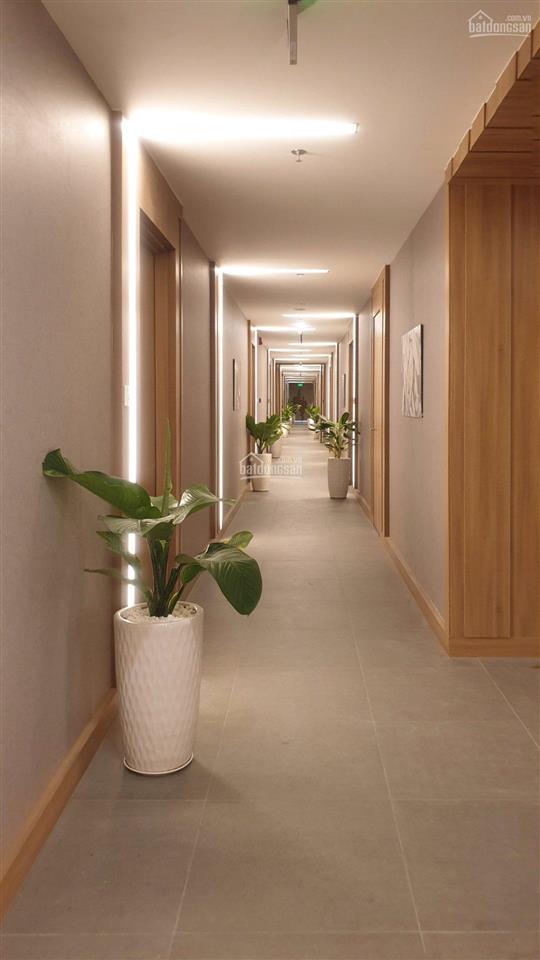 Giá bán 2.8 tỷ căn hộ 50.6m2 full nội thất view hồ bơi republic holiday inn.  0919 733 ***