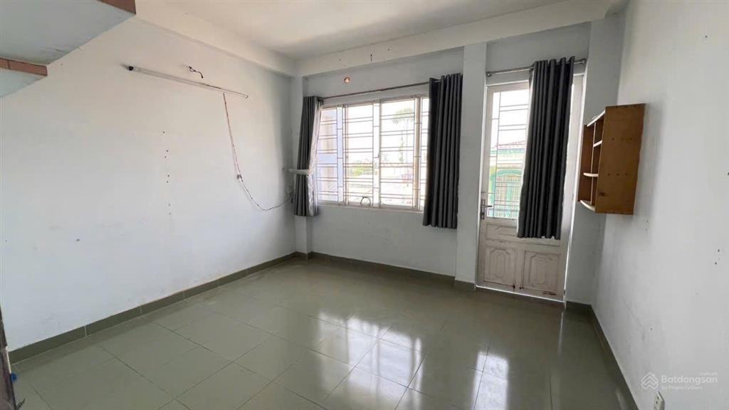 14 triệu  nhà nguyễn sơn 4 tấm, có 5pn, gần thoại ngọc hầu.