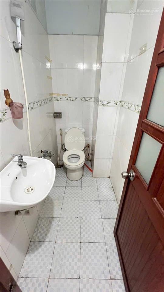 14 triệu  nhà nguyễn sơn 4 tấm, có 5pn, gần thoại ngọc hầu.