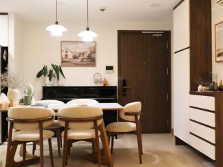 Chính chủ cần bán ch 2 pn full nội thất đẹp như hình, view trực diện sông, sẵn hđ thuê