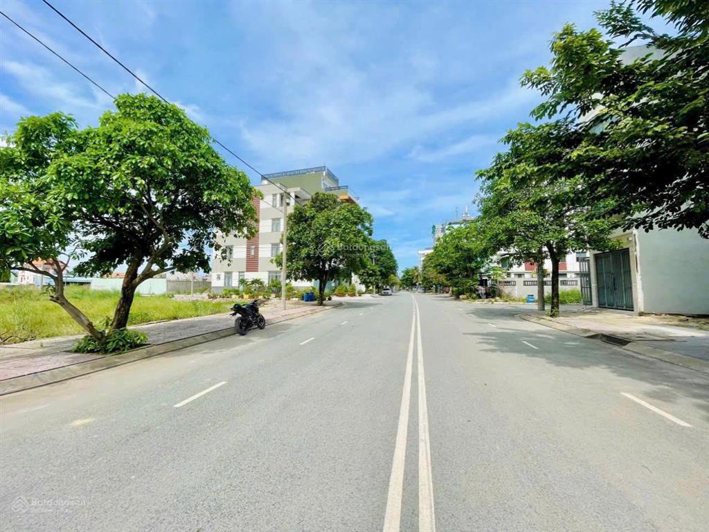 Đất mặt tiền an phú đông 13 đường rộng 20m, ngang 5.7m , thông sát sông sài gòn, kdc rất đẹp