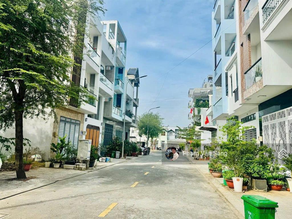Bán lô góc 3 mặt tiền, giá 4.45 tỷ an phú đông, quận 12 gần senturia vườn lài. đường 12m, dt 60.9m2