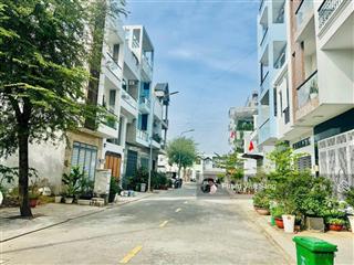 Bán lô góc 3 mặt tiền, giá 4.45 tỷ an phú đông, quận 12 gần senturia vườn lài. đường 12m, dt 60.9m2