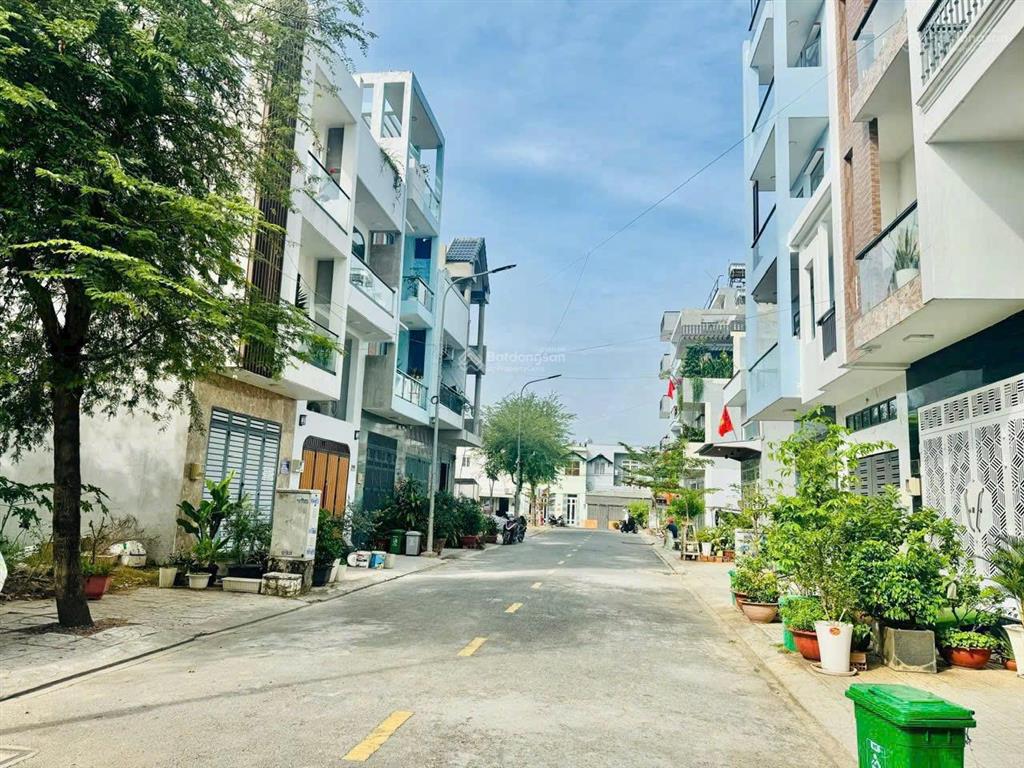 Bán đất vườn lài  an phú đông, kdc đồng bộ đường 12m vỉa hè, gần sông sài gòn đang làm bờ kè