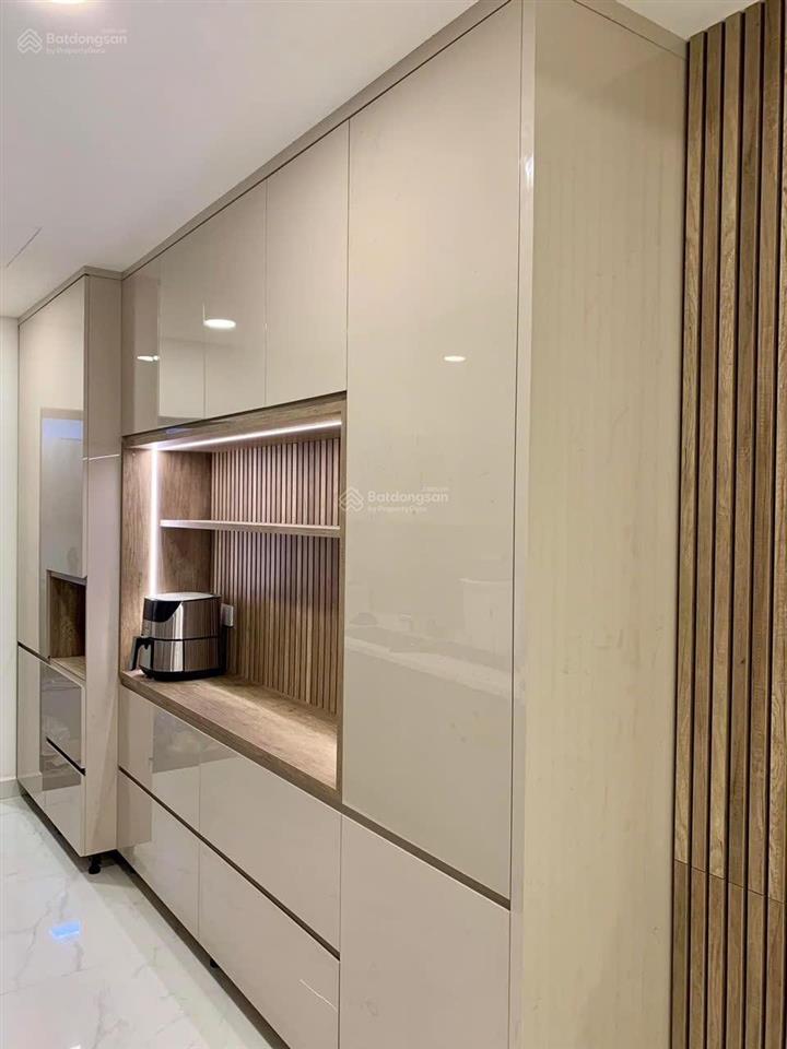 Cho thuê căn hộ 142m2 tại diamond brilliant, 22tr/tháng căn góc.