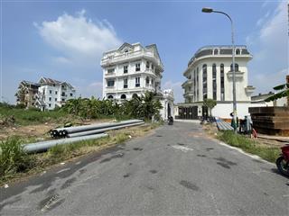 Chuyên bán đất huy hoàng ngay ubndq2 cũ, 100m2, 160m2, 270m2 nhiều vị bán giá từ 185tr/m2 xem tin