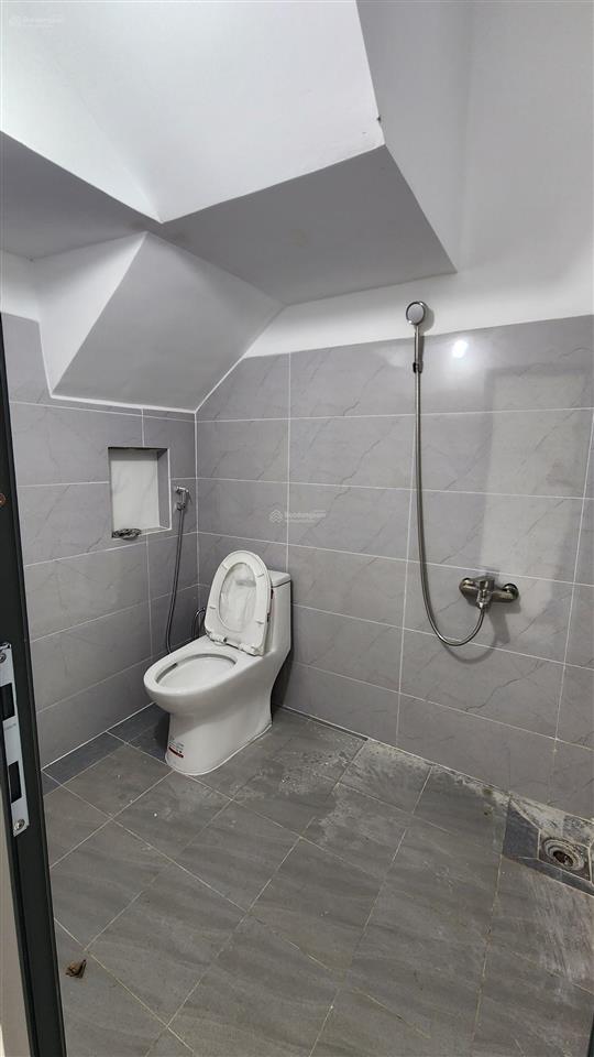 Bán căn nhà nguyên căn 1 trệt 1 lầu, gần 100m2 có thổ cư ngay chợ thạnh phú