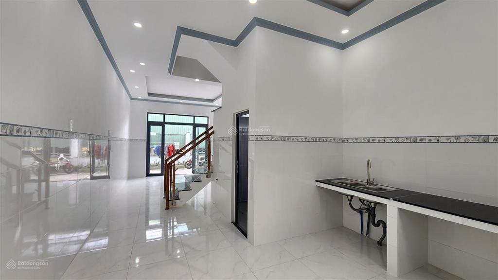 Bán căn nhà nguyên căn 1 trệt 1 lầu, gần 100m2 có thổ cư ngay chợ thạnh phú