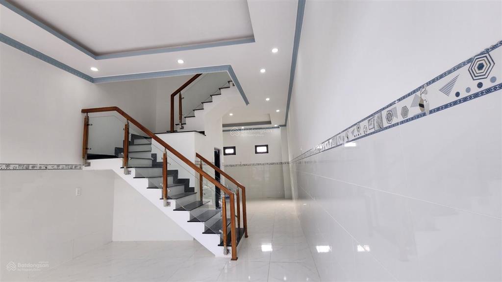 Bán căn nhà nguyên căn 1 trệt 1 lầu, gần 100m2 có thổ cư ngay chợ thạnh phú