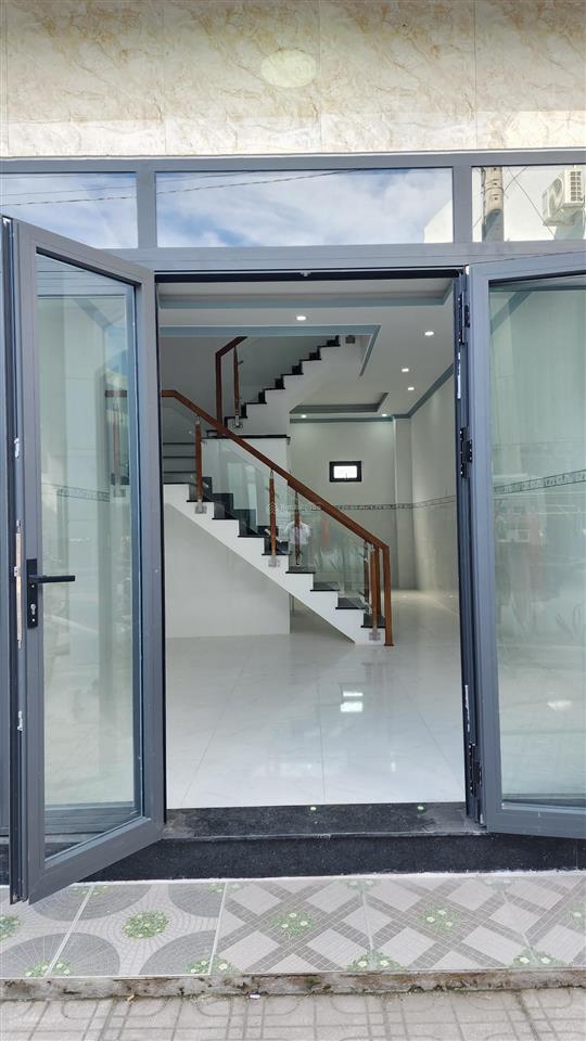 Bán căn nhà nguyên căn 1 trệt 1 lầu, gần 100m2 có thổ cư ngay chợ thạnh phú