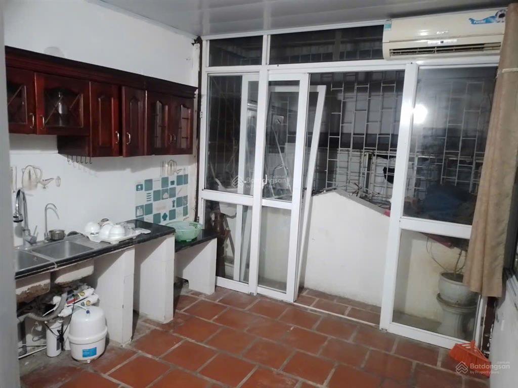 Cần bán căn nhà 22m2x5 tầng, mt 3.4m khu chia lô cán bộ đường đội cấn, hà nội. giá 3,7 tỷ qh chuẩn