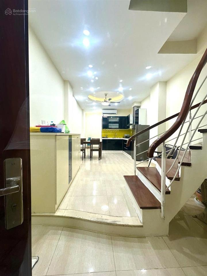 Cần bán căn nhà 22m2x5 tầng, mt 3.4m khu chia lô cán bộ đường đội cấn, hà nội. giá 3,7 tỷ qh chuẩn