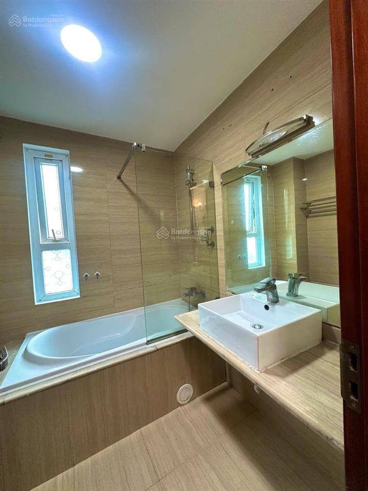 Cần bán căn nhà 22m2x5 tầng, mt 3.4m khu chia lô cán bộ đường đội cấn, hà nội. giá 3,7 tỷ qh chuẩn