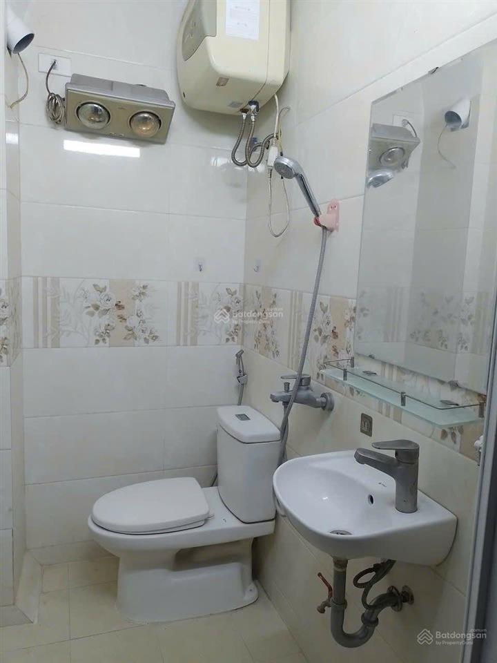 Cần bán căn nhà 22m2x5 tầng, mt 3.4m khu chia lô cán bộ đường đội cấn, hà nội. giá 3,7 tỷ qh chuẩn