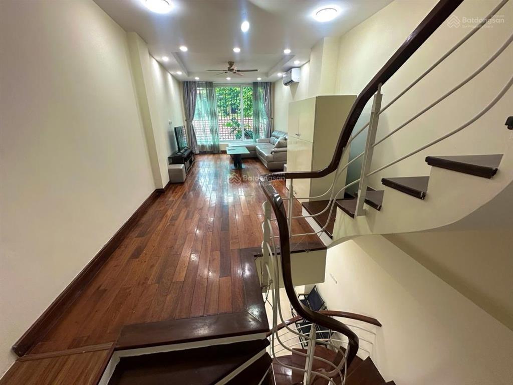 Cần bán căn nhà 22m2x5 tầng, mt 3.4m khu chia lô cán bộ đường đội cấn, hà nội. giá 3,7 tỷ qh chuẩn