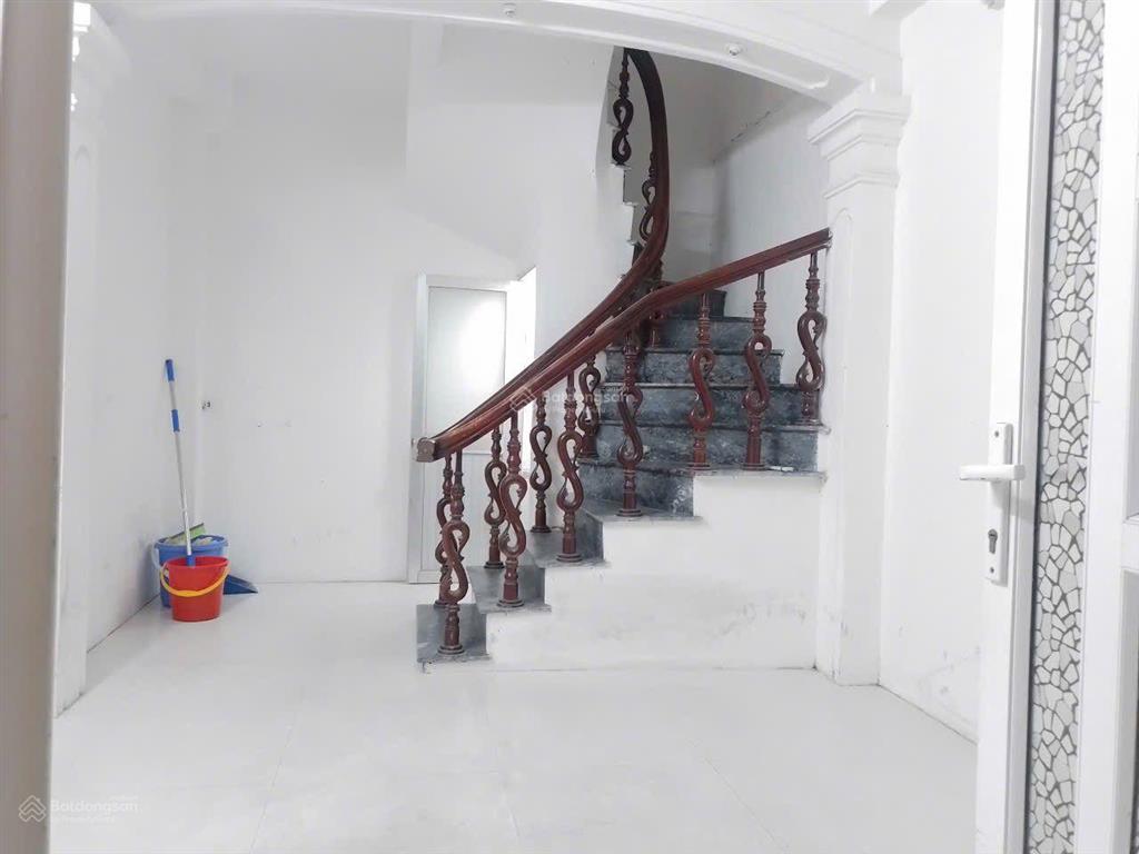 Cần bán căn nhà 22m2x5 tầng, mt 3.4m khu chia lô cán bộ đường đội cấn, hà nội. giá 3,7 tỷ qh chuẩn