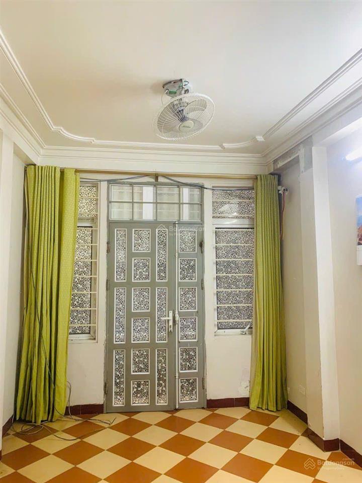 Cần bán căn nhà 22m2x5 tầng, mt 3.4m khu chia lô cán bộ đường đội cấn, hà nội. giá 3,7 tỷ qh chuẩn