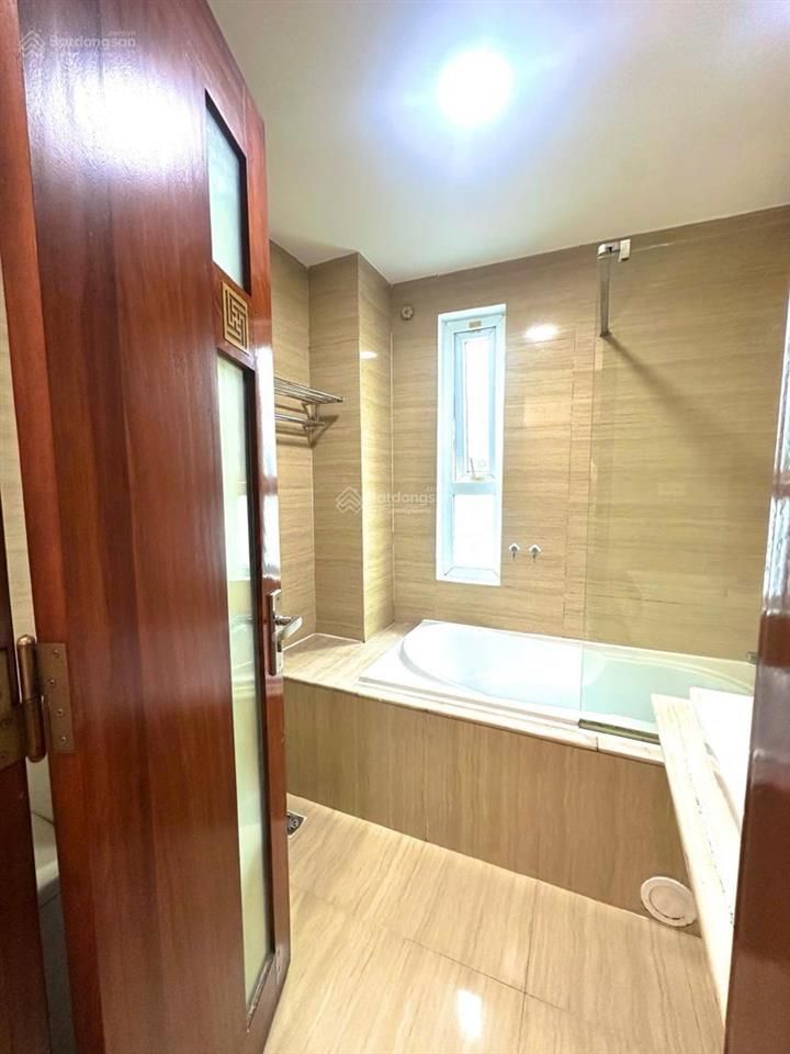 Cần bán căn nhà 22m2x5 tầng, mt 3.4m khu chia lô cán bộ đường đội cấn, hà nội. giá 3,7 tỷ qh chuẩn