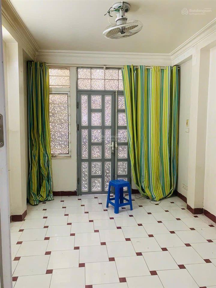 Cần bán căn nhà 22m2x5 tầng, mt 3.4m khu chia lô cán bộ đường đội cấn, hà nội. giá 3,7 tỷ qh chuẩn