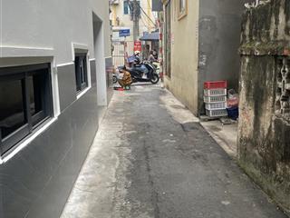 Tôi cần bán đất phú diễn 50m2, mt 4m. giá 9,2 tỷ, sđcc, vị trí đẹp