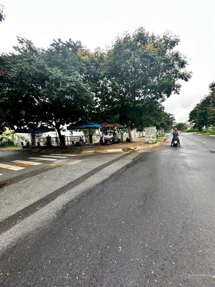 Cần bán nền biệt thự đường rộng 20m  kdc phong phú 4, khang điền  144m2  62tr/ m2