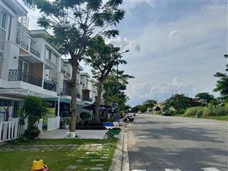 Bán nhanh lô đất 100m2  6 tỷ  sổ đỏ  đối diện nhà phố lovera park