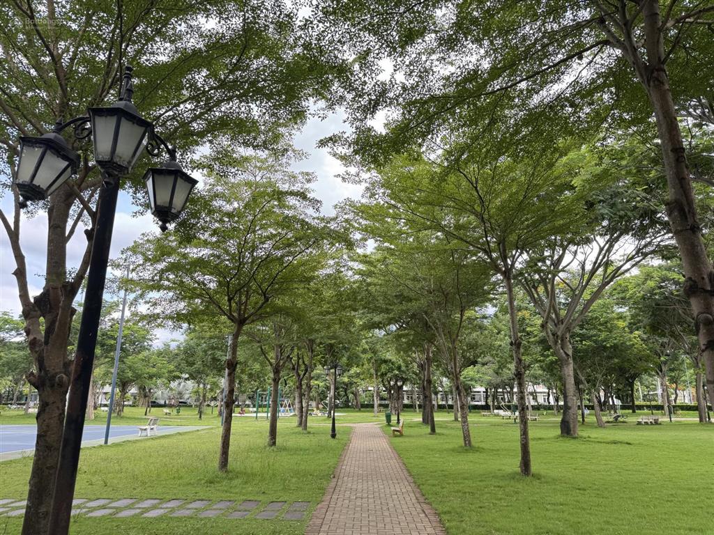 Cần bán nhà phố 7x15m tại khu compound lovera park khang điền, giá 8.3 tỷ