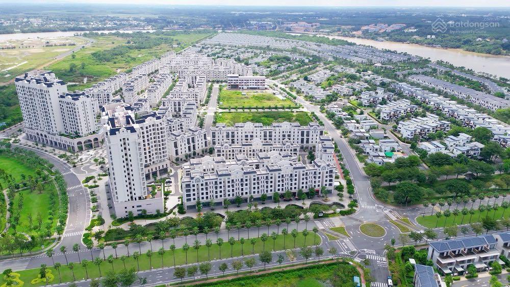 Giảm 1 tỷ, bán shophouse lecentre swanbay đường lớn liền kề clubhouse, tiện ích giá cạnh tranh