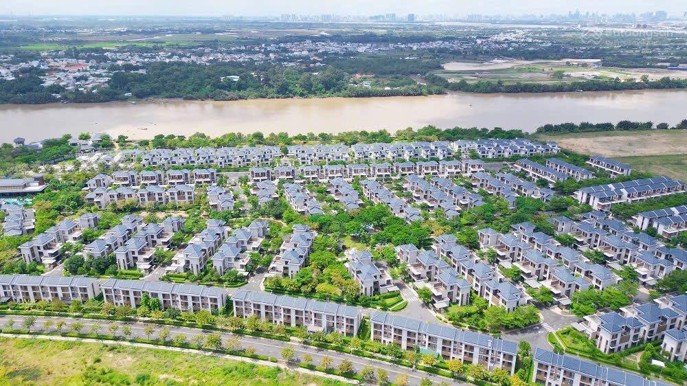 Bán nhà phố zone 8 swan bay vị trí đẹp, giá rẻ, hai mặt thoáng, gần sông và tiện ích