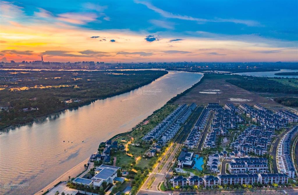 Bán nhà phố zone 8 swan bay vị trí đẹp, giá rẻ, hai mặt thoáng, gần sông và tiện ích