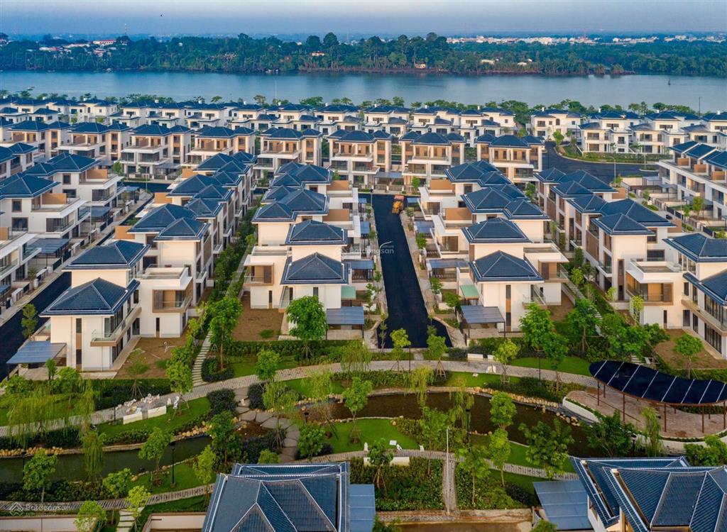 Bán nhà phố zone 8 swan bay vị trí đẹp, giá rẻ, hai mặt thoáng, gần sông và tiện ích