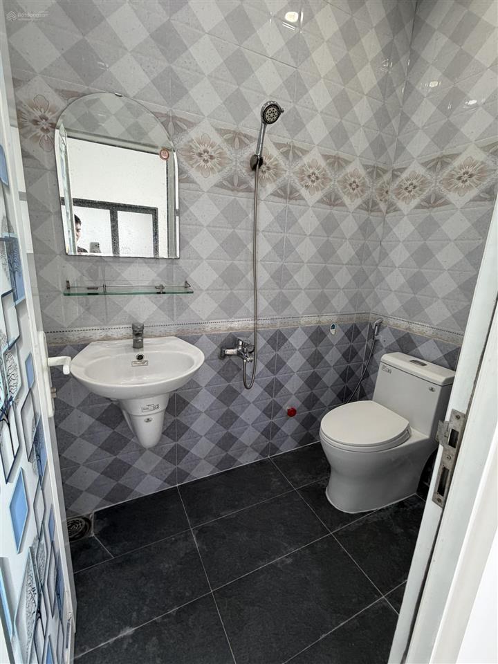 Bán nhà mt lạc long quân (nối dài) p3, q11 đường rộng 18m. vị trí trung tâm nhất q11. chỉ 10 phút