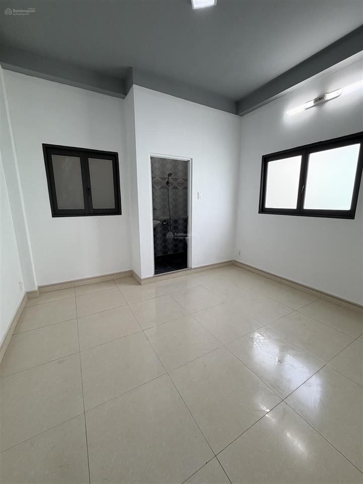 Bán nhà mt lạc long quân (nối dài) p3, q11 đường rộng 18m. vị trí trung tâm nhất q11. chỉ 10 phút