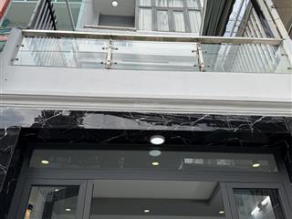 Bán nhà mt lạc long quân (nối dài) p3, q11 đường rộng 18m. vị trí trung tâm nhất q11. chỉ 10 phút