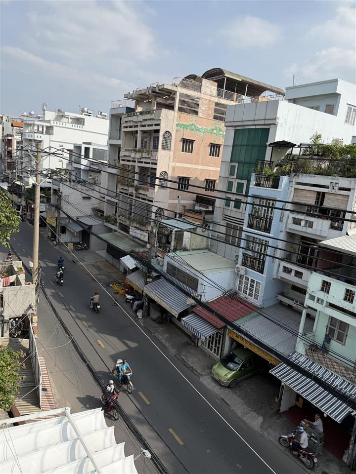 Bán nhà mt lạc long quân (nối dài) p3, q11 đường rộng 18m. vị trí trung tâm nhất q11. chỉ 10 phút