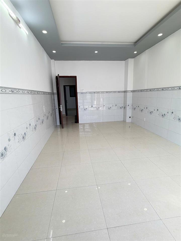 Chính chủ cho thuê nhà mặt tiền vị trí vàng lạc long quân, quận 11  diện tích 62m², 3.9 x 16m
